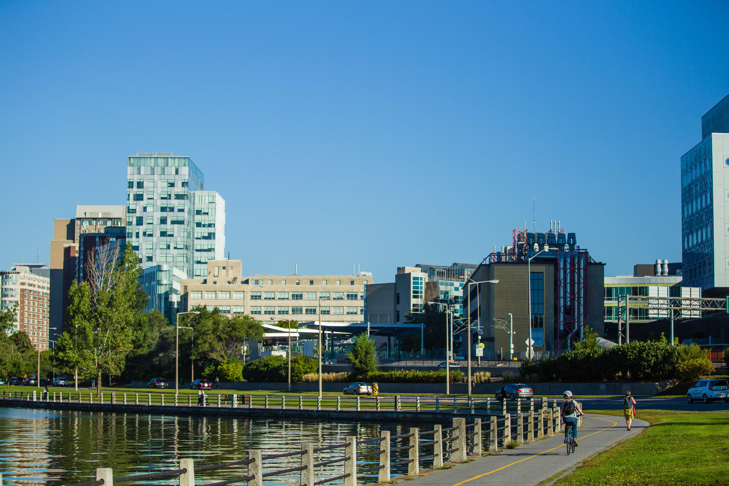 Campus et le canal Rideau.