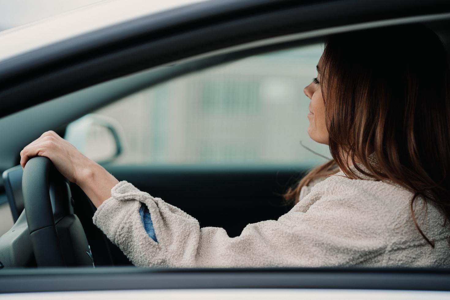 Personne conduisant la voiture.