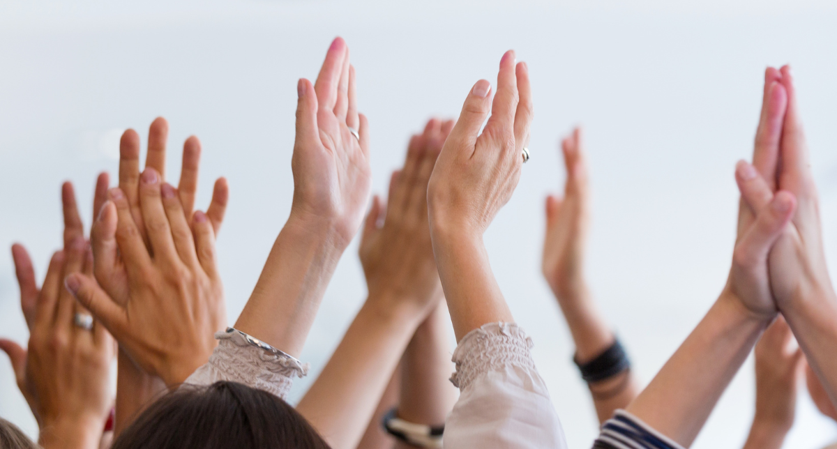 Mains qui applaudissent