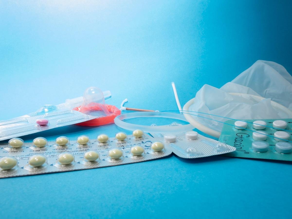 Sélection de contraceptifs : pilule d'urgence, pilules contraceptives, anneau vaginal, iuds, préservatifs féminins et masculins, dmpa