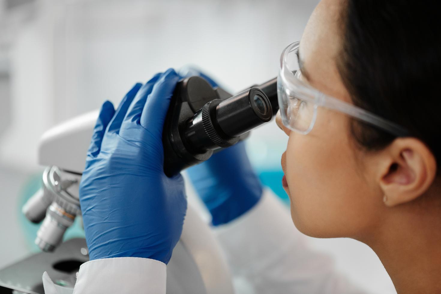 Étudiante en chimie de l'Université d'Ottawa