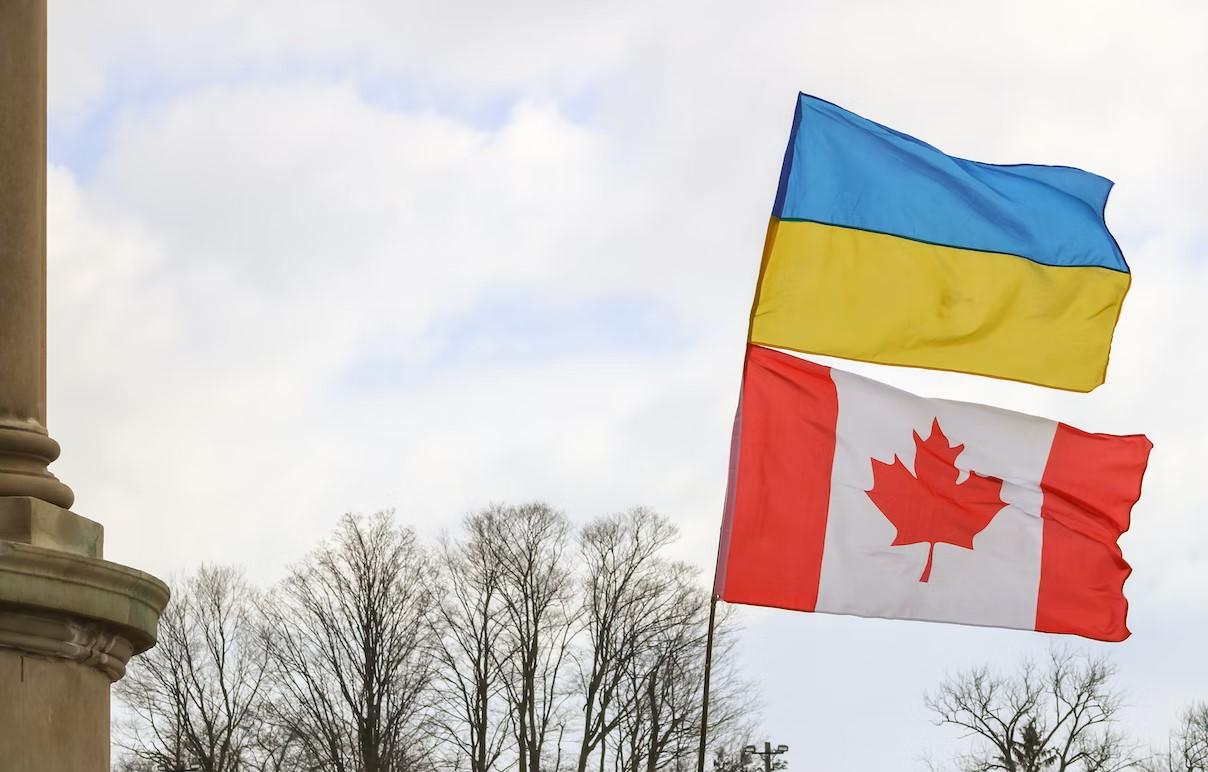 Drapeaux de l'Ukraine et du Canada