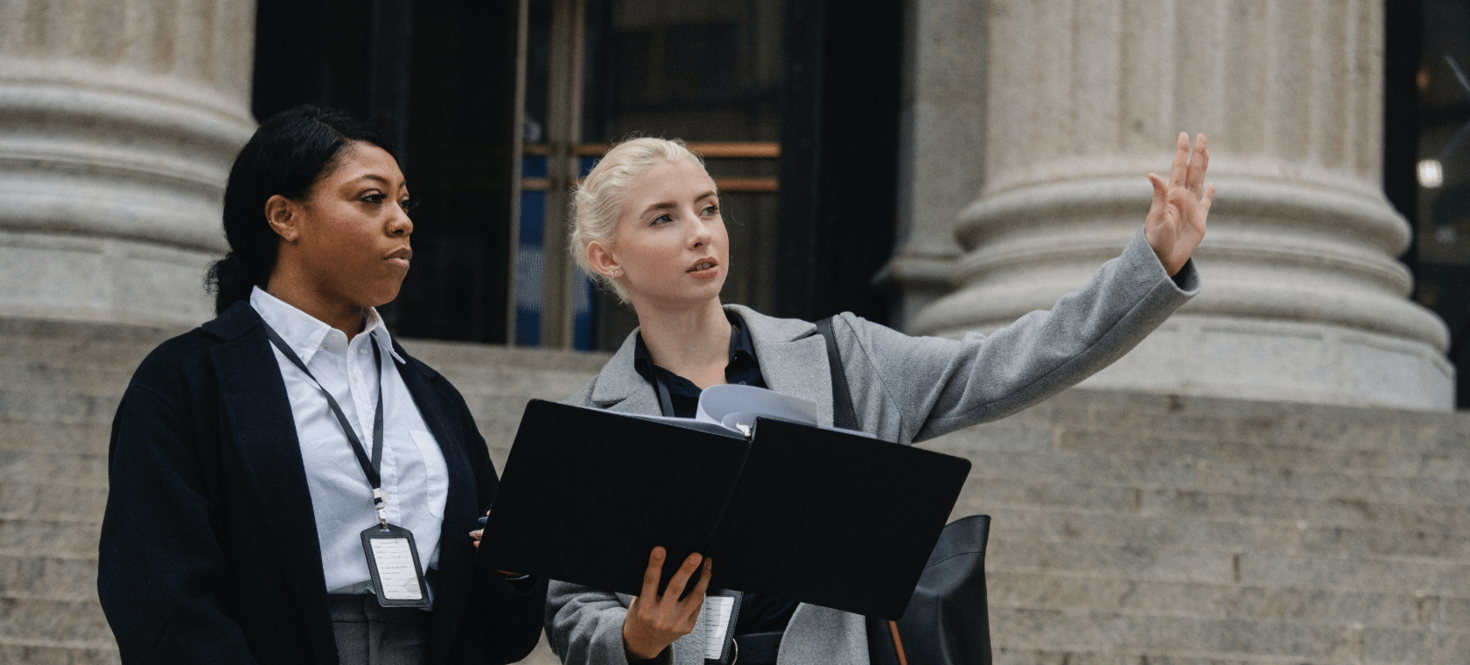 Membres de l’équipe des Immeubles discutant de l’avenir du campus