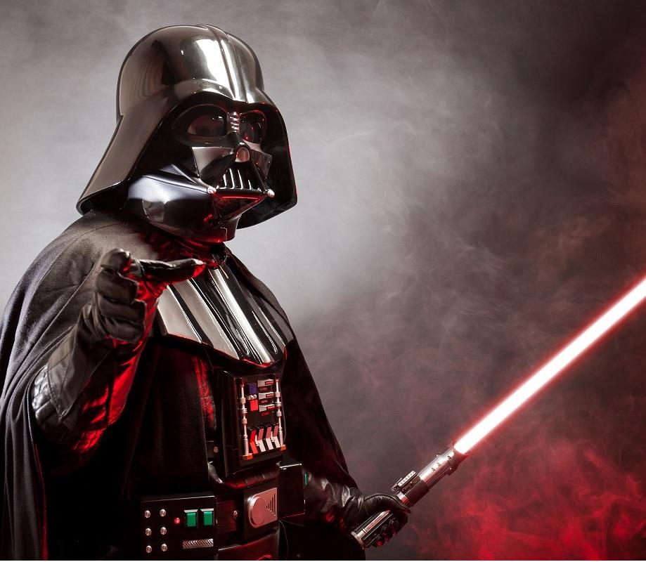 dark-vador-with-lightsabre