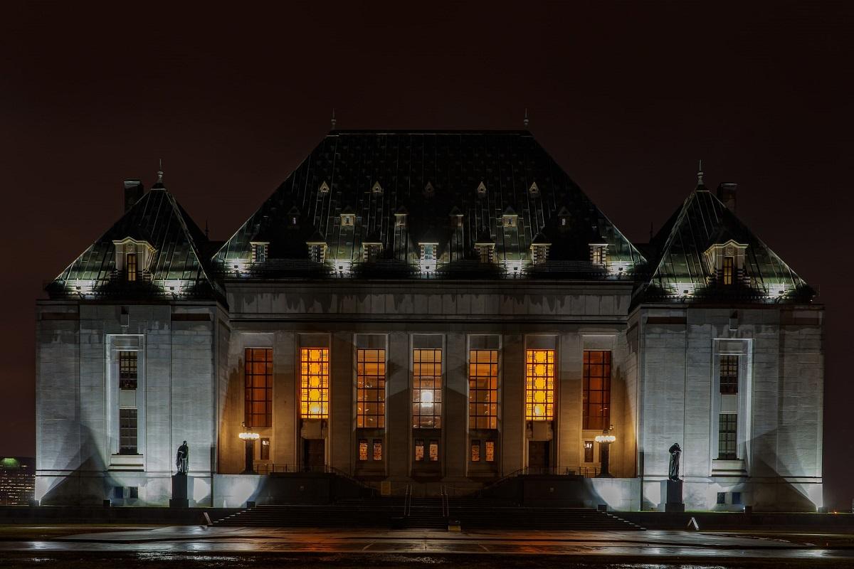 La Cour suprême du Canada la nuit