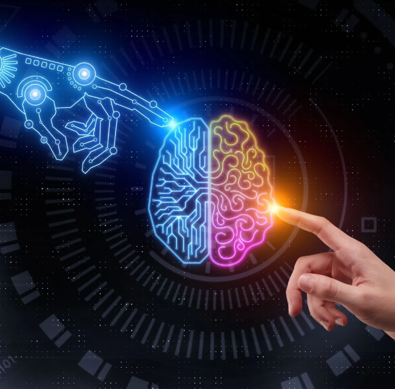 Main humaine et une autre robotiaue touchant le dessin d'un cerveau humain