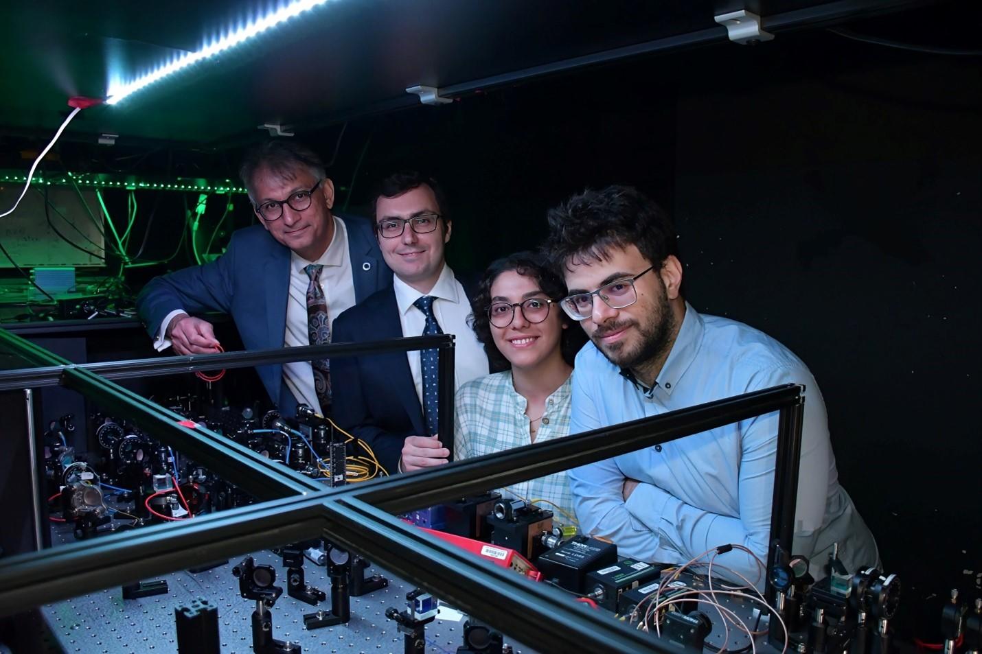 Chercheurs dans un laboratoire