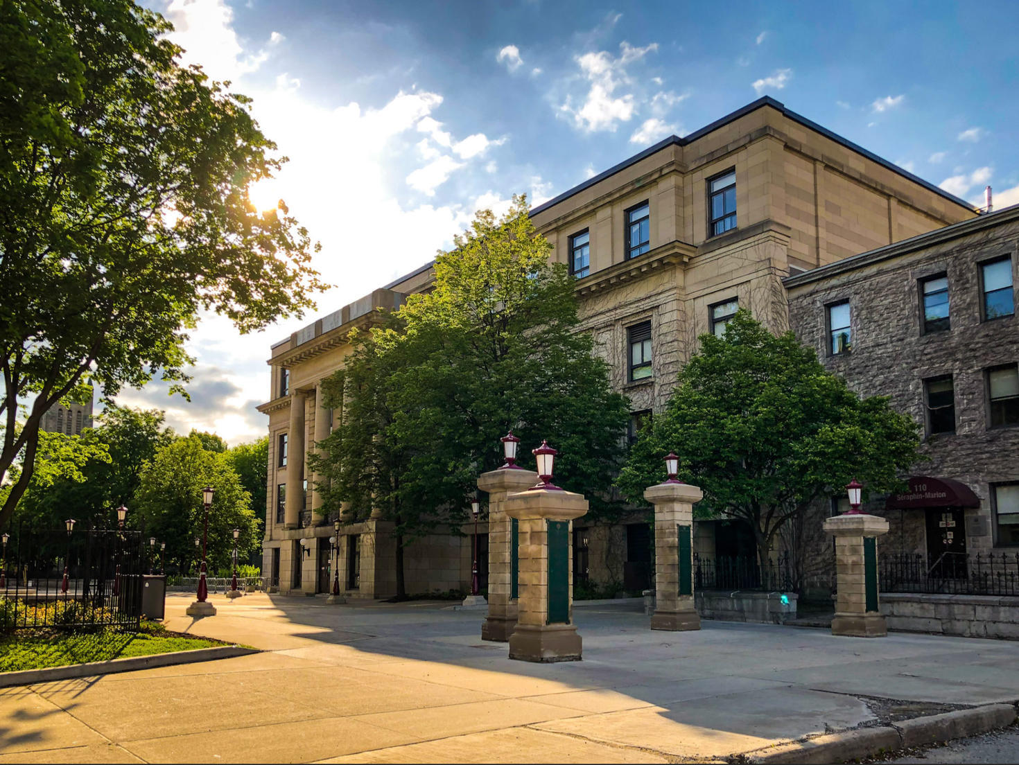 Édifice sur le campus