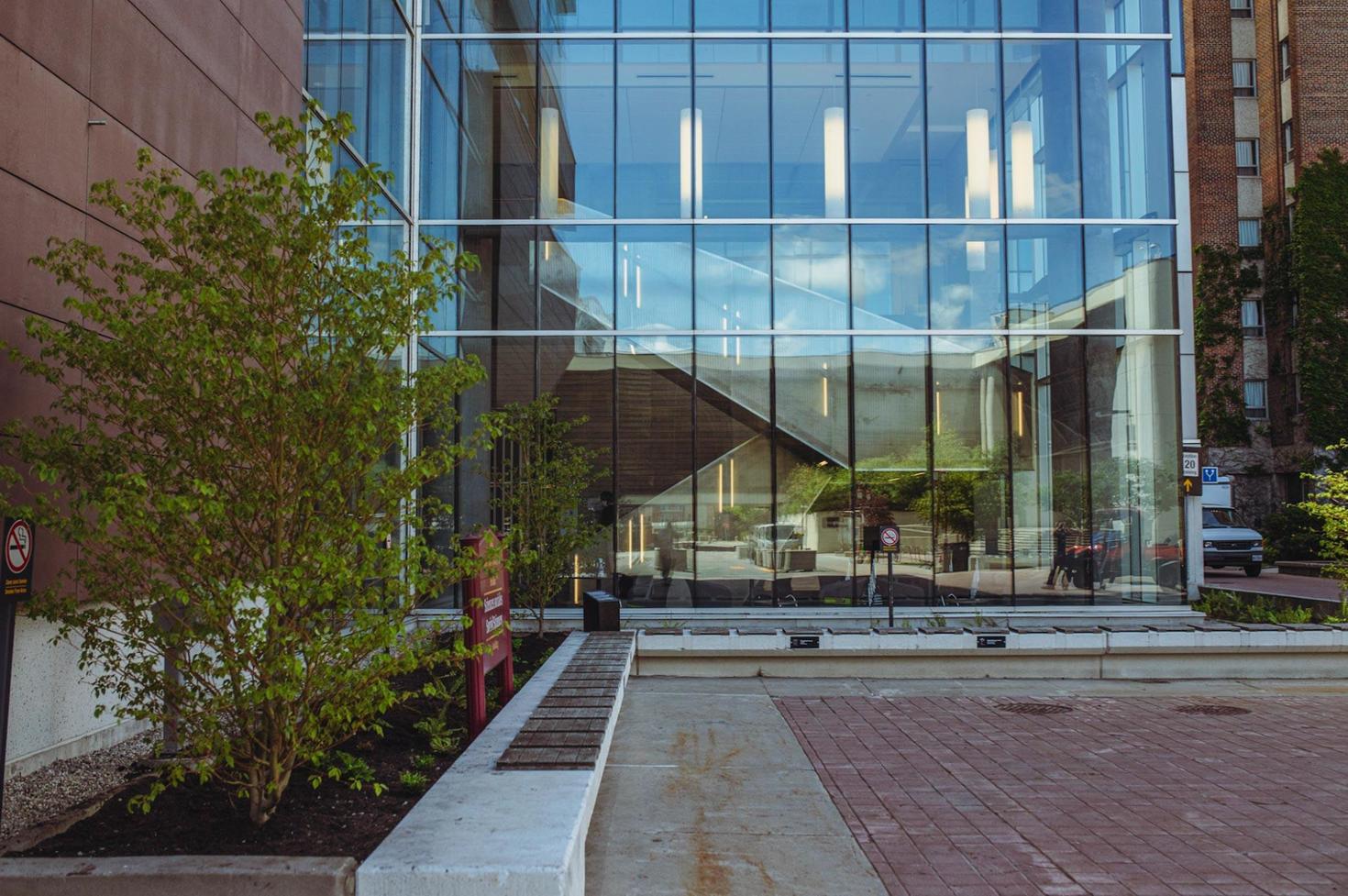 Extérieur du bâtiment de la Faculté des sciences sociales