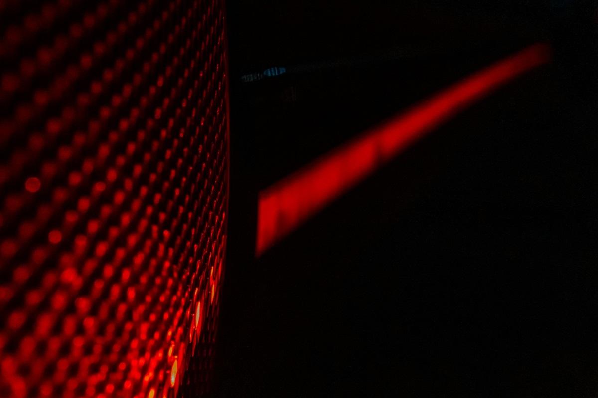 Projection laser sur fond noir
