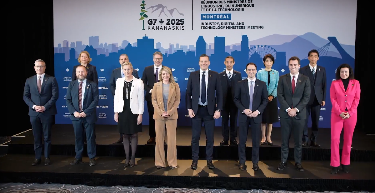 Photo de groupe du Canada, de l'UE et des dirigeants internationaux