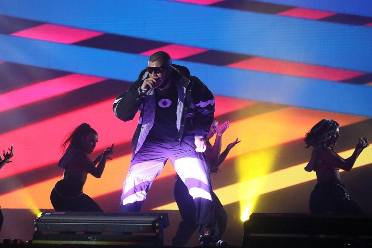 Bad Bunny en concert sur scène
