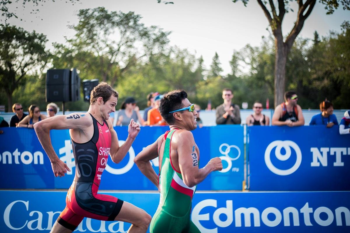 Des participants à une épreuve de la Coupe du monde de triathlon à Edmonton