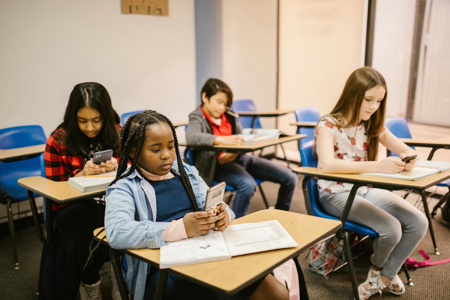 L’Ontario envisage d’interdire les téléphones cellulaires dans les écoles