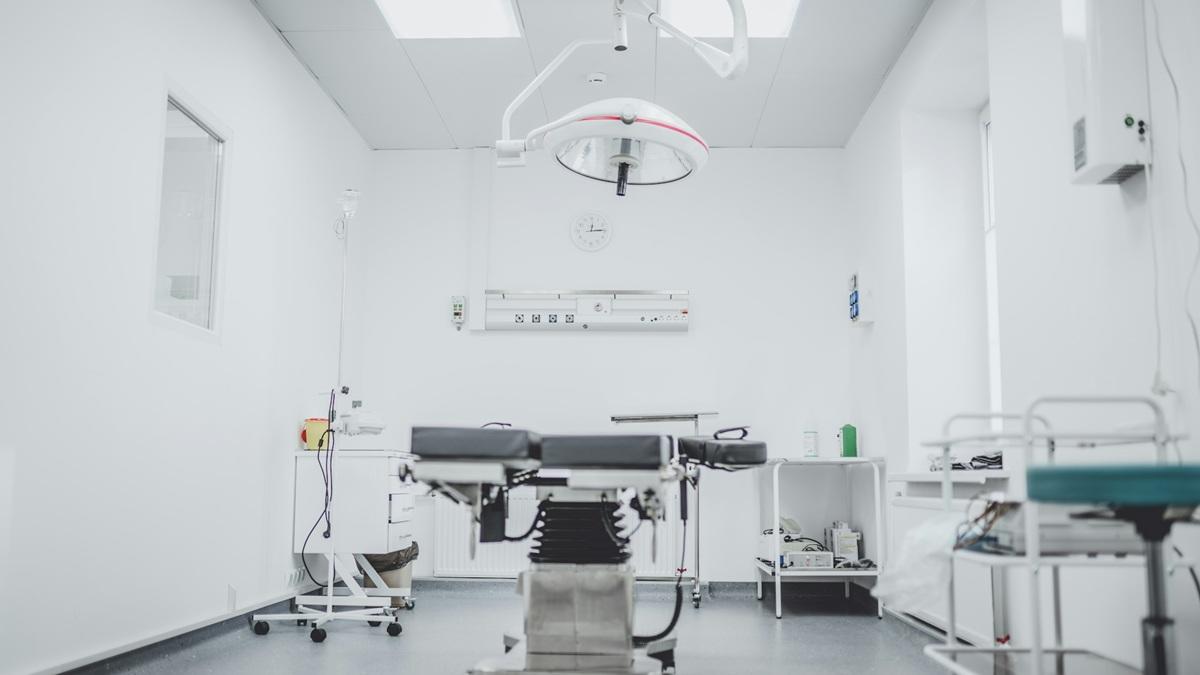 Salle d'opération inoccupée d'un hôpital