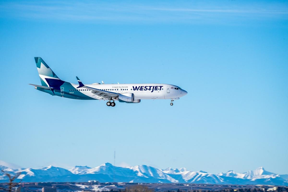 Avion de WestJet dans le ciel