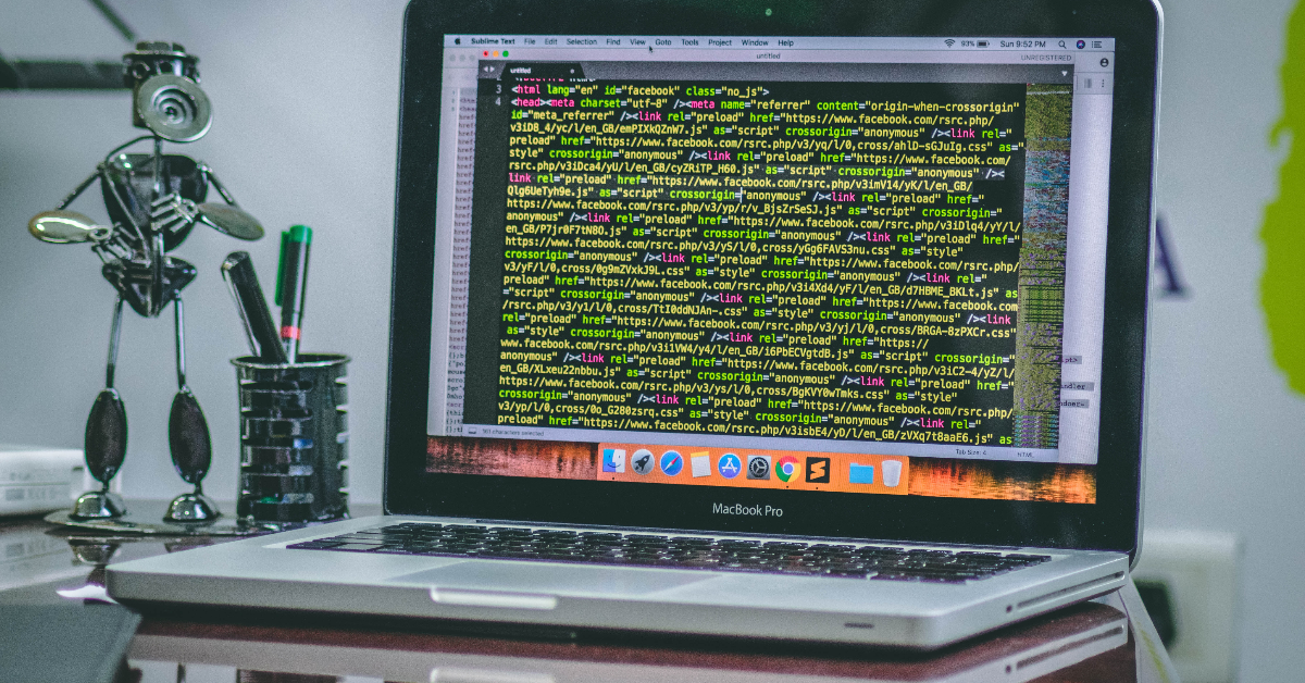 Écran d'ordinateur affichant les lignes de code.