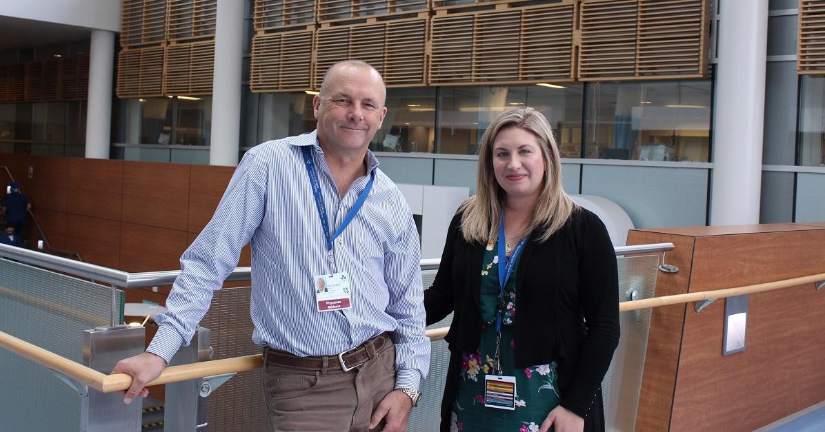 Dr Simon Hatcher et Valerie Testa