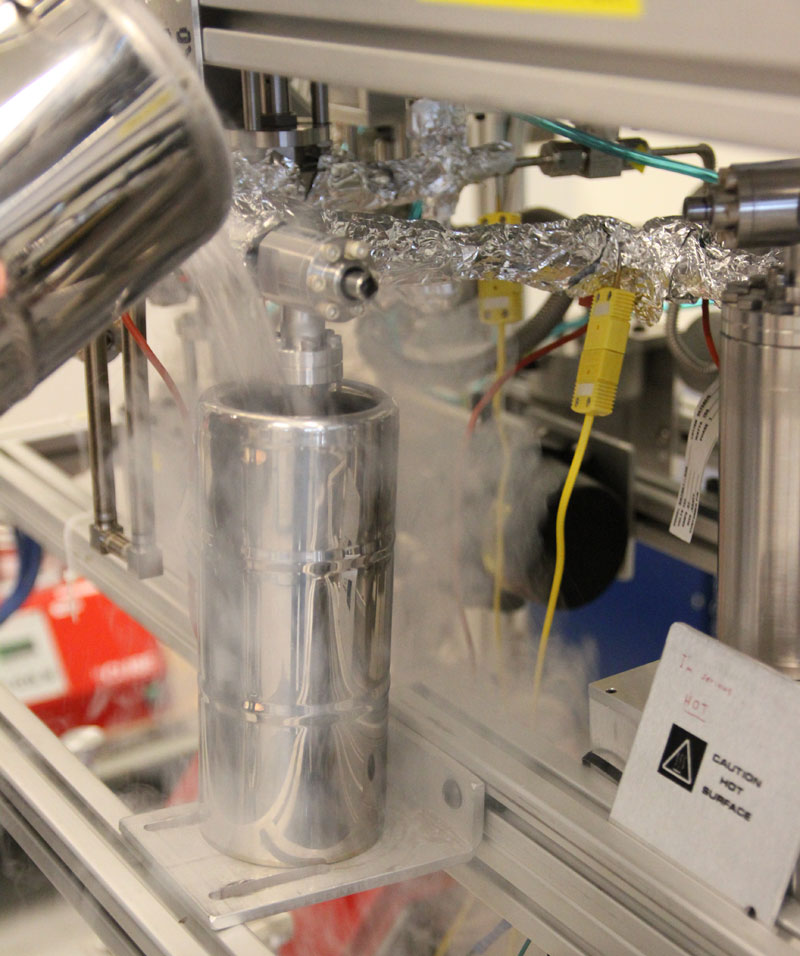 L'azote liquide est un cryogène fantastique utilisé pour la purification des gaz.