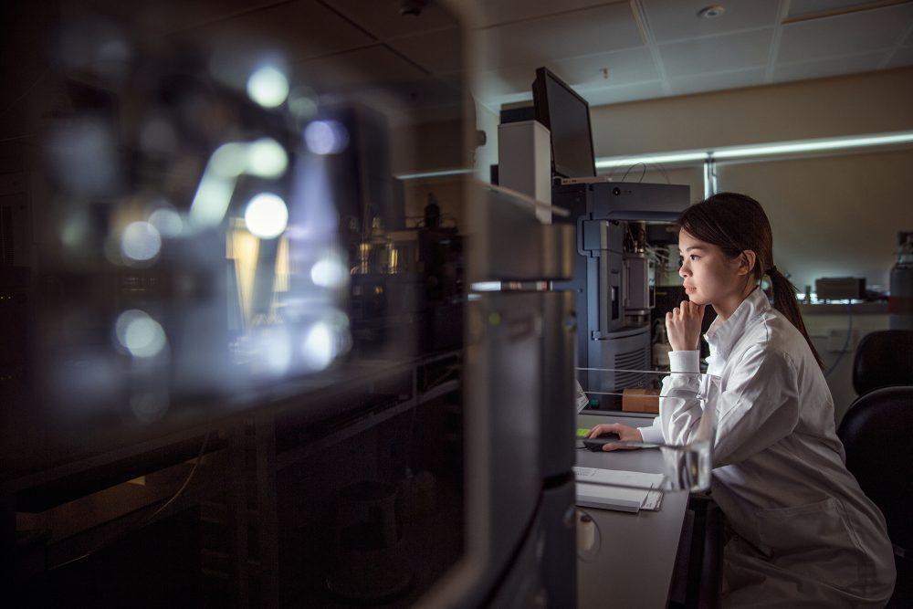 Scientifique dans le laboratoire