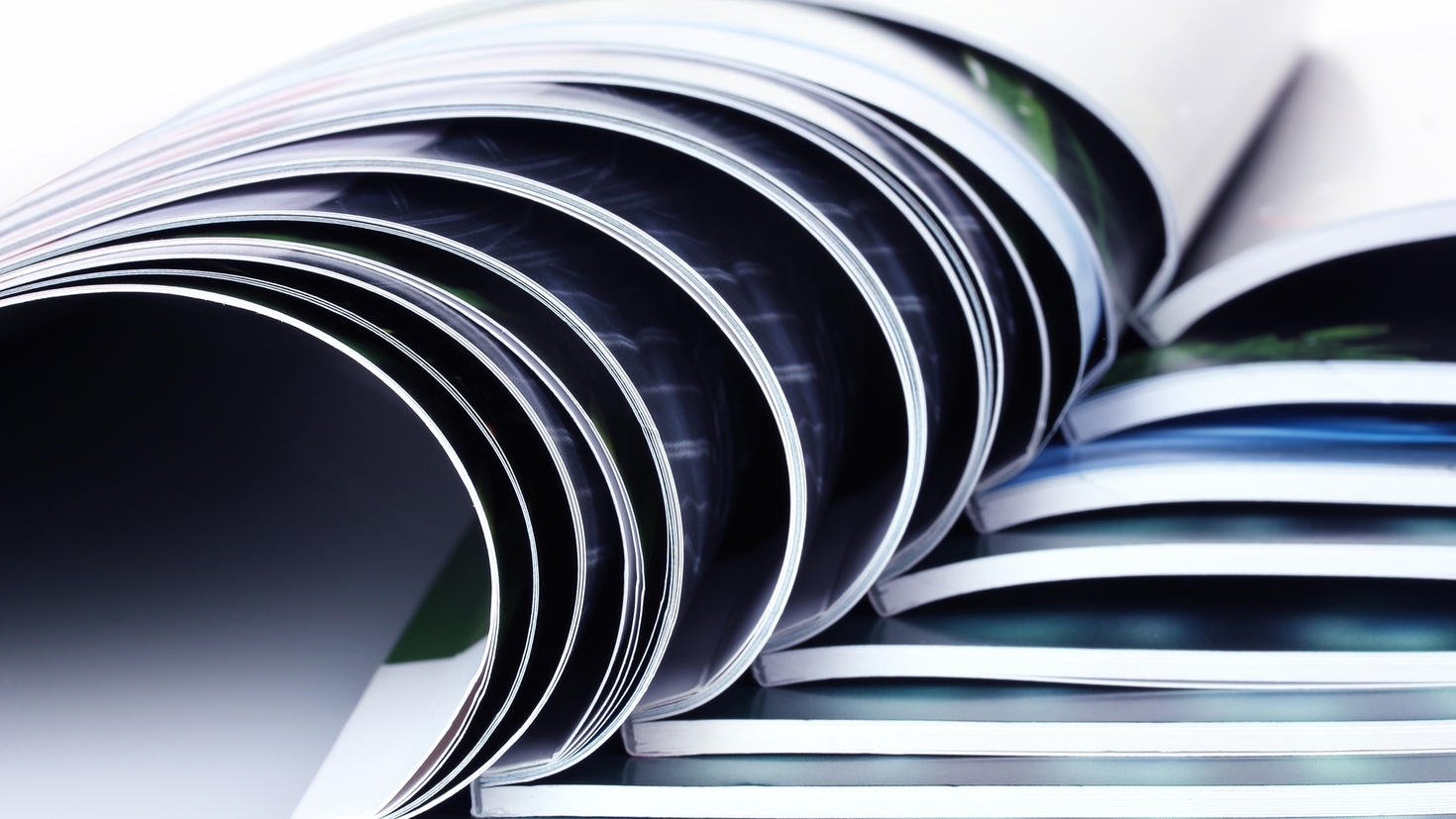 Une pile de livres ouverts