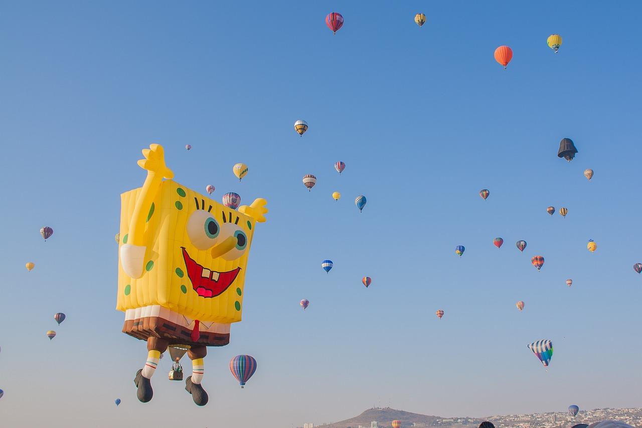 Montgolfière SpongeBob Squarepants dans le ciel