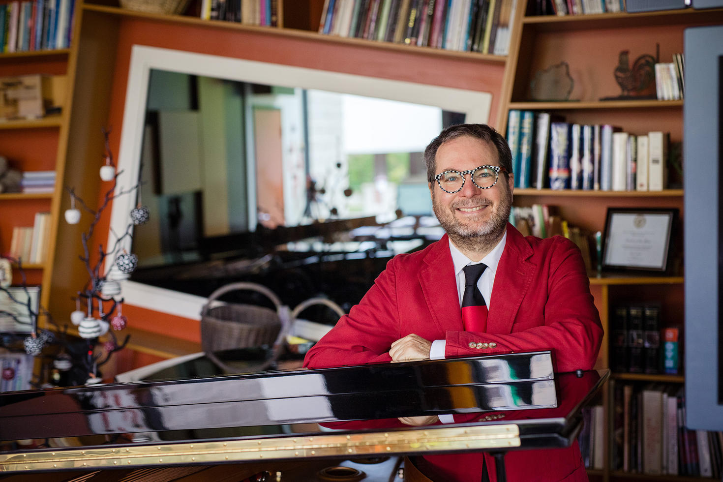 Gilles Comeau dans le Laboratoire de recherche en pédagogie du piano.