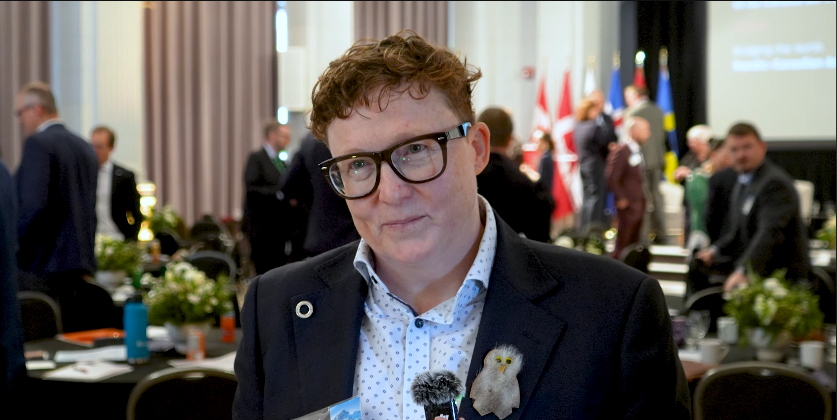 Jackie Dawson lors d'une interview dans le cadre du Symposium sur l'Arctique de l'Université d'Ottawa