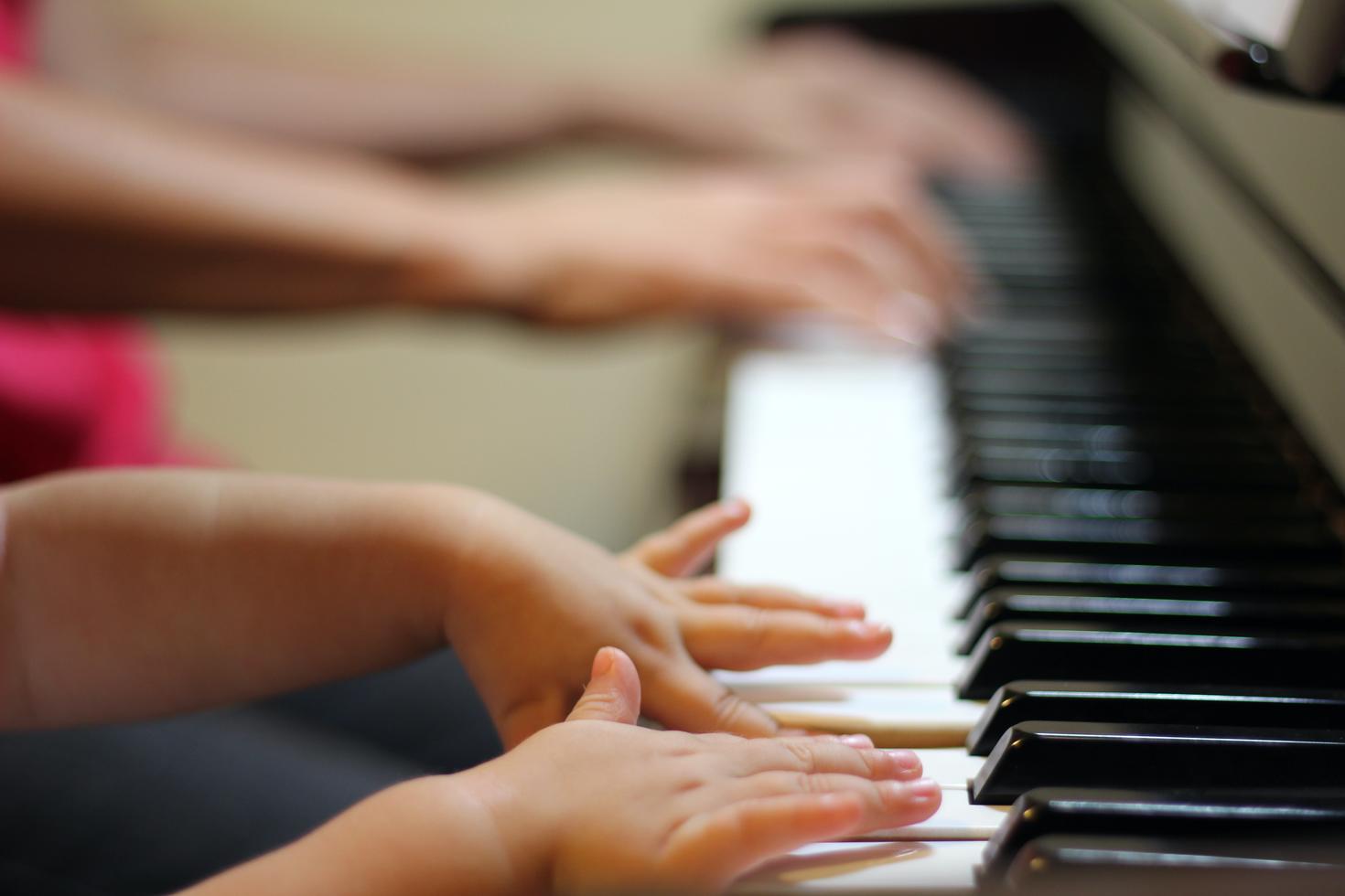 Hands on a piano