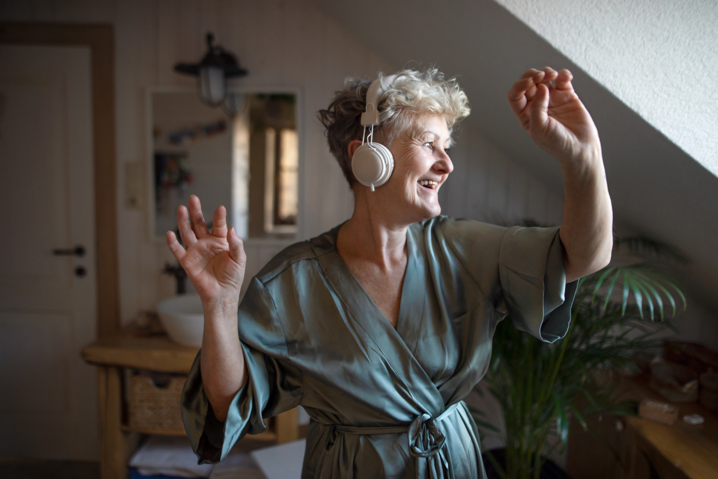 woman dancing