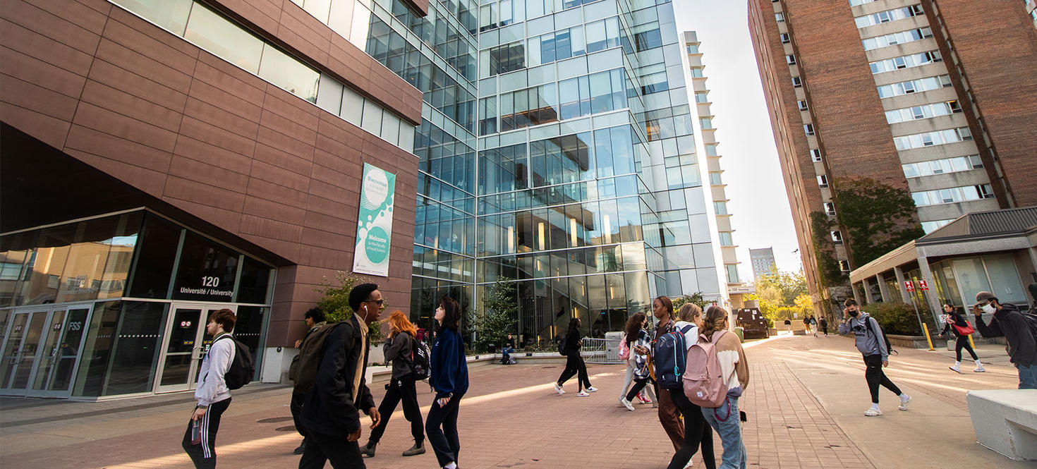 Students walking on main uOttawa campus