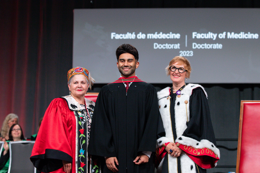 Dr. Faizan Khan (centre), recipient of the prestigious Governor General's Gold Medal Award, , along with Chancellor Claudette Commanda (left), and Provost and Vice-President Jill Scott.