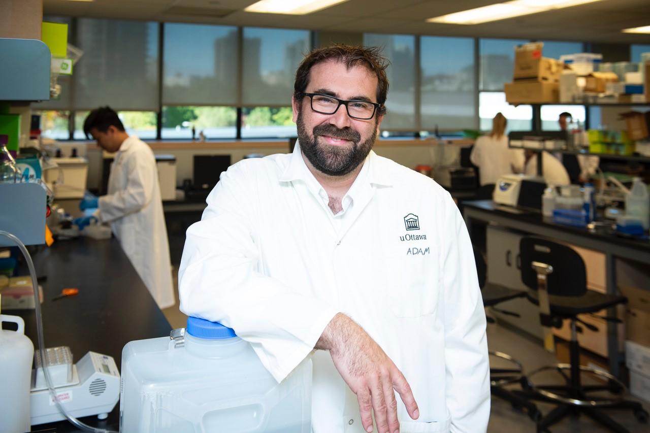 Adam J. Shuhendler, associate professor in the Department of Chemistry and Biomolecular Sciences of the University of Ottawa’s Faculty of Science