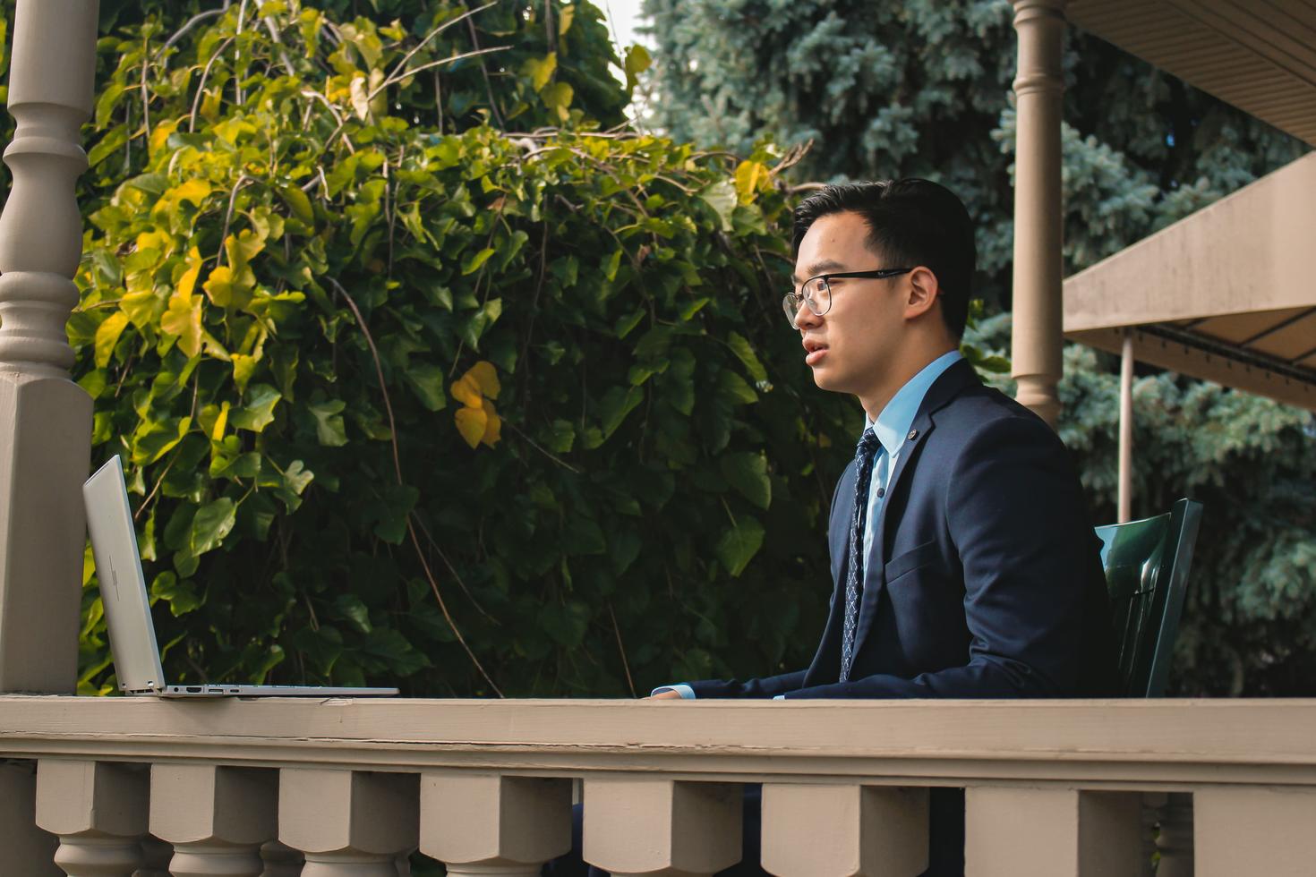 Étudiant en entrevue virtuelle