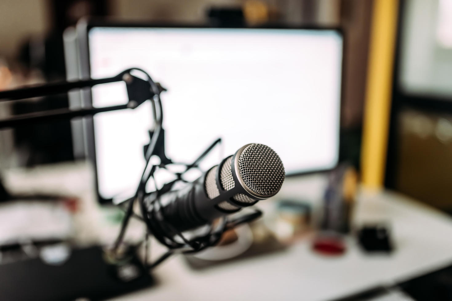 Microphone and computer screen