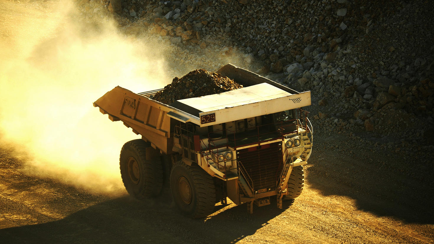 Camion transportant du minerai