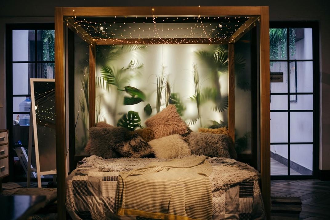 lights over bed 