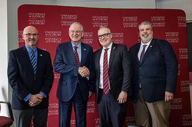 Photo de l'entente avec l'Université de Sudbury