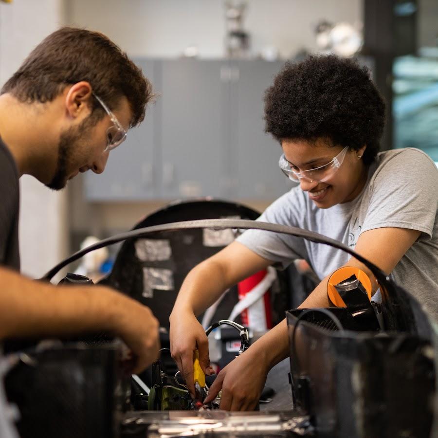 Engineering students working on the McEntryre Team Space