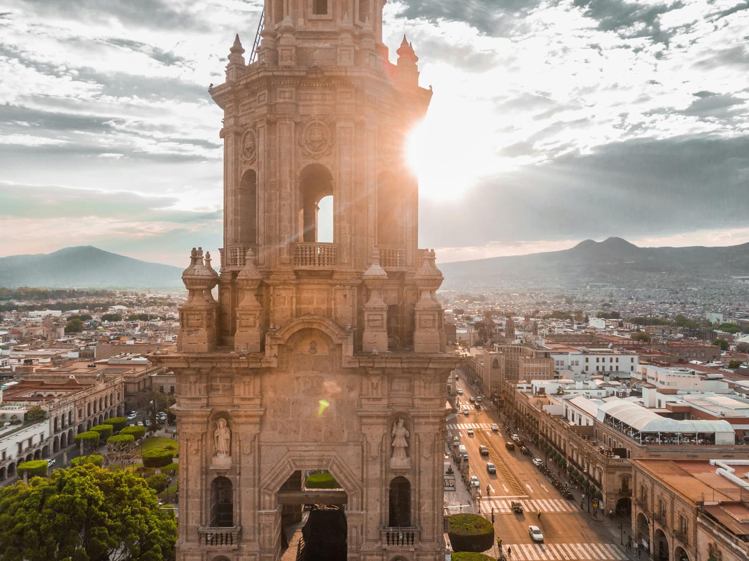 Overview of city and mountains in Mexico