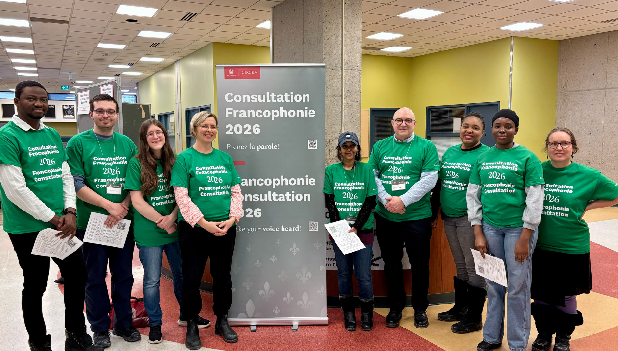 L'équipe de Consultation Francophonie 2026 prête à la Bibliothèque Morrisset.