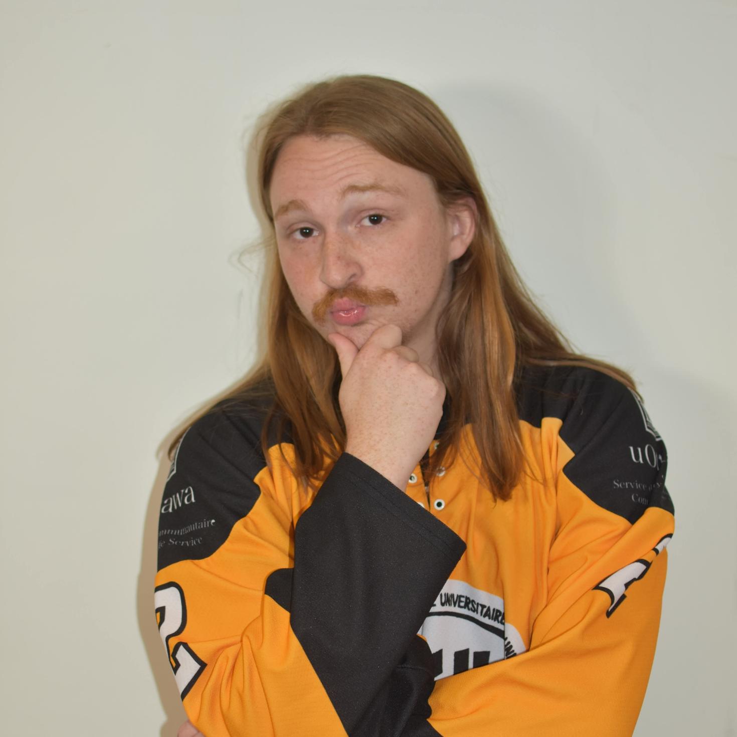 Photo de Zack Tibbles portant un maillot de la LIEU uOttawa