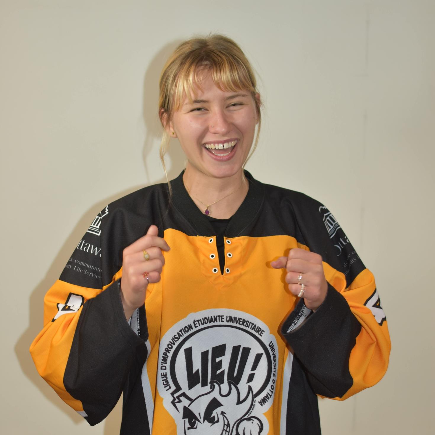Photo de Kiera Morneault portant un maillot de la LIEU uOttawa