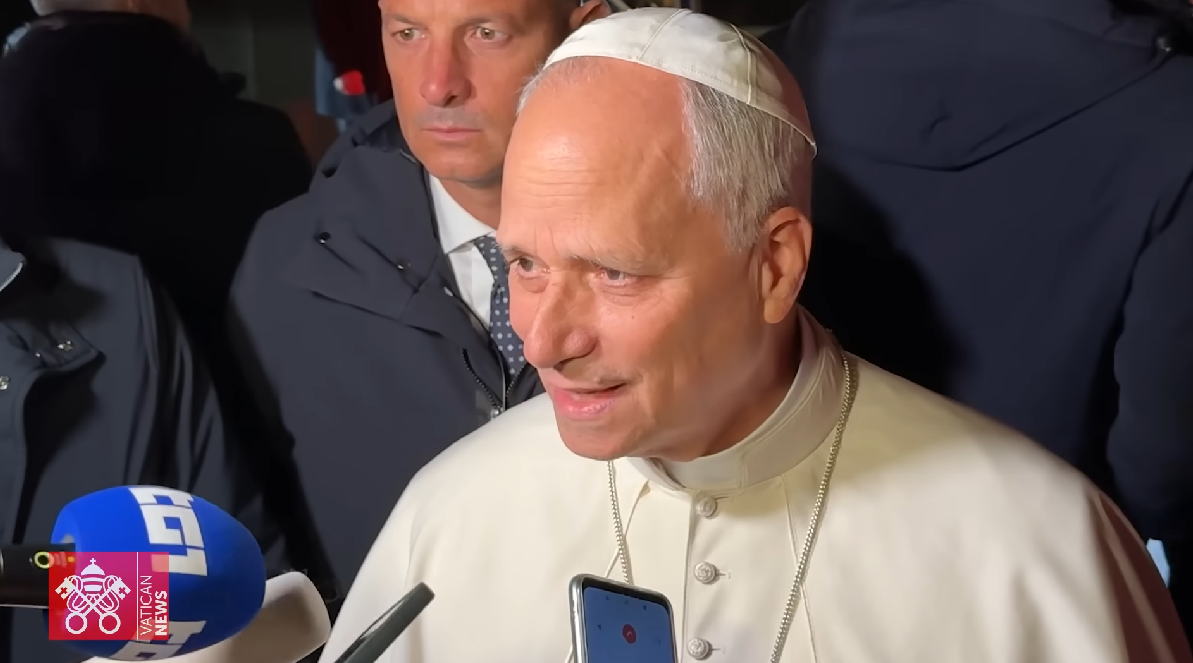Pope Léon s'adresse aux médias
