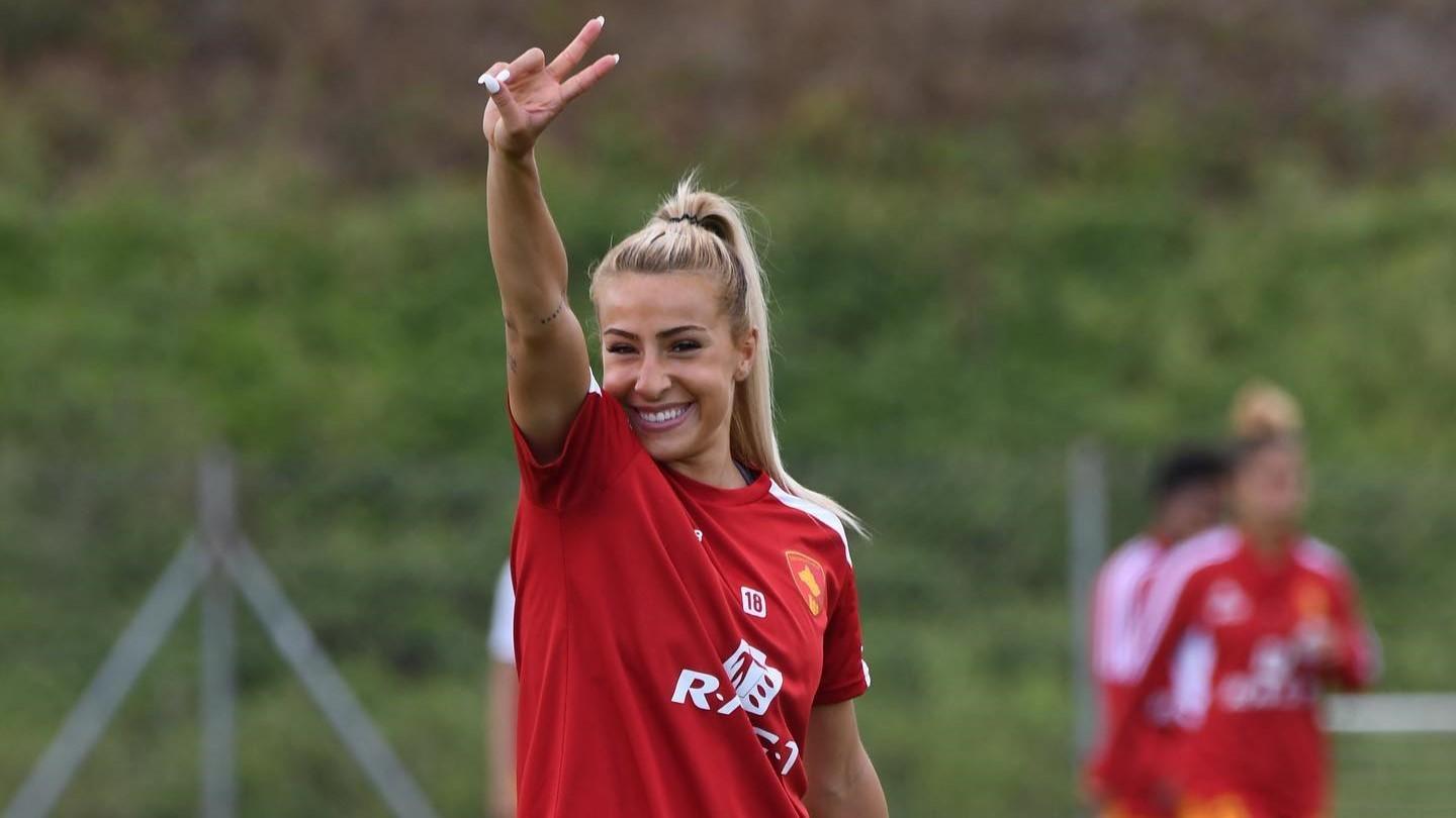 Yasmine Hall with her professional soccer team