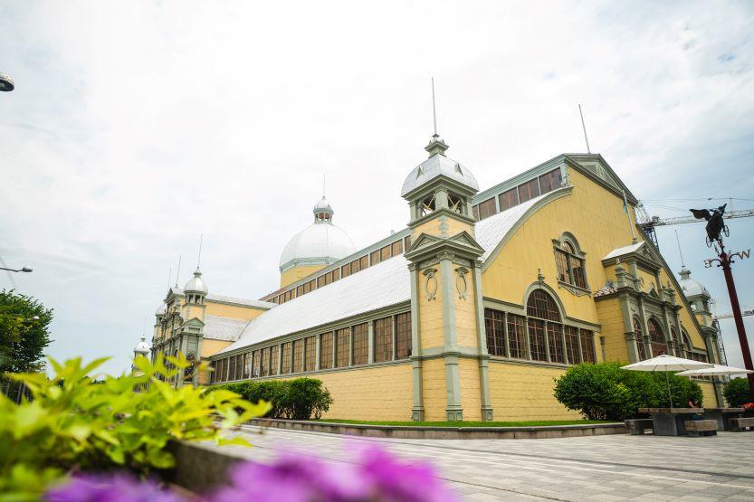 The Aberdeen Pavilion at Lansdowne Park behind the TD Place in The Glebe is another fun place to absorb