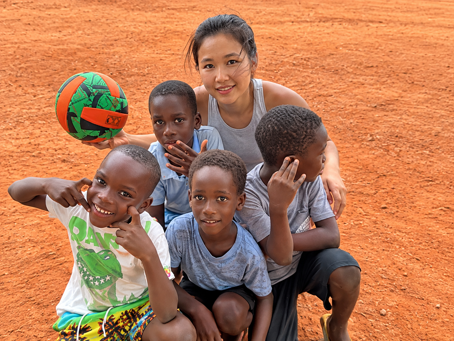 FSS student in an internship in Ghana with children from there