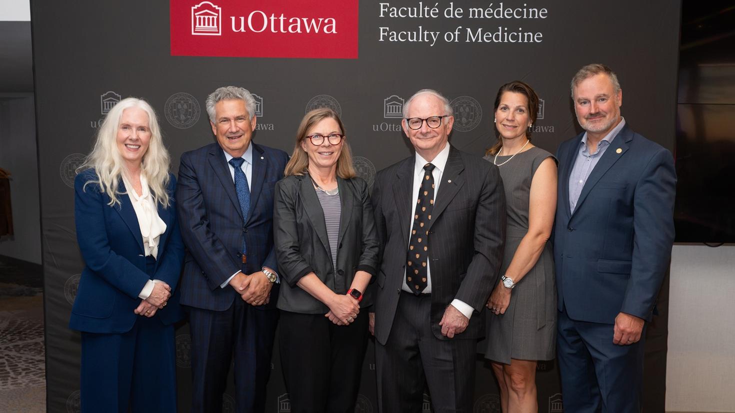 Célébration des Prix des diplômées et diplômés 2026 en compagnie de la doyenne, la Dre Melissa Forgie, des lauréats Jeffrey Weitz, Mary-Ellen Harper et Peter St George-Hyslop, ainsi que de la Dre Nadine Wiper-Bergeron et du Dr Christopher Kennedy.