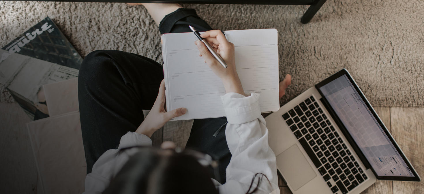 girl planning schedule 