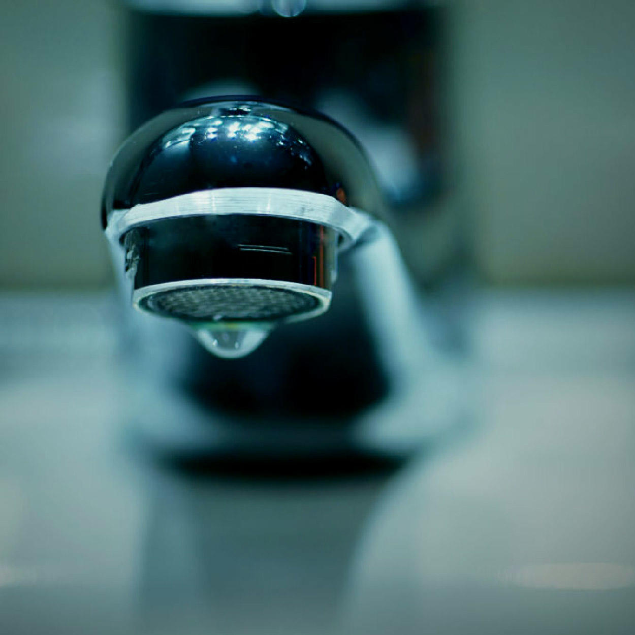 Goutte d’eau s’échappant d’un robinet à l’Université d’Ottawa